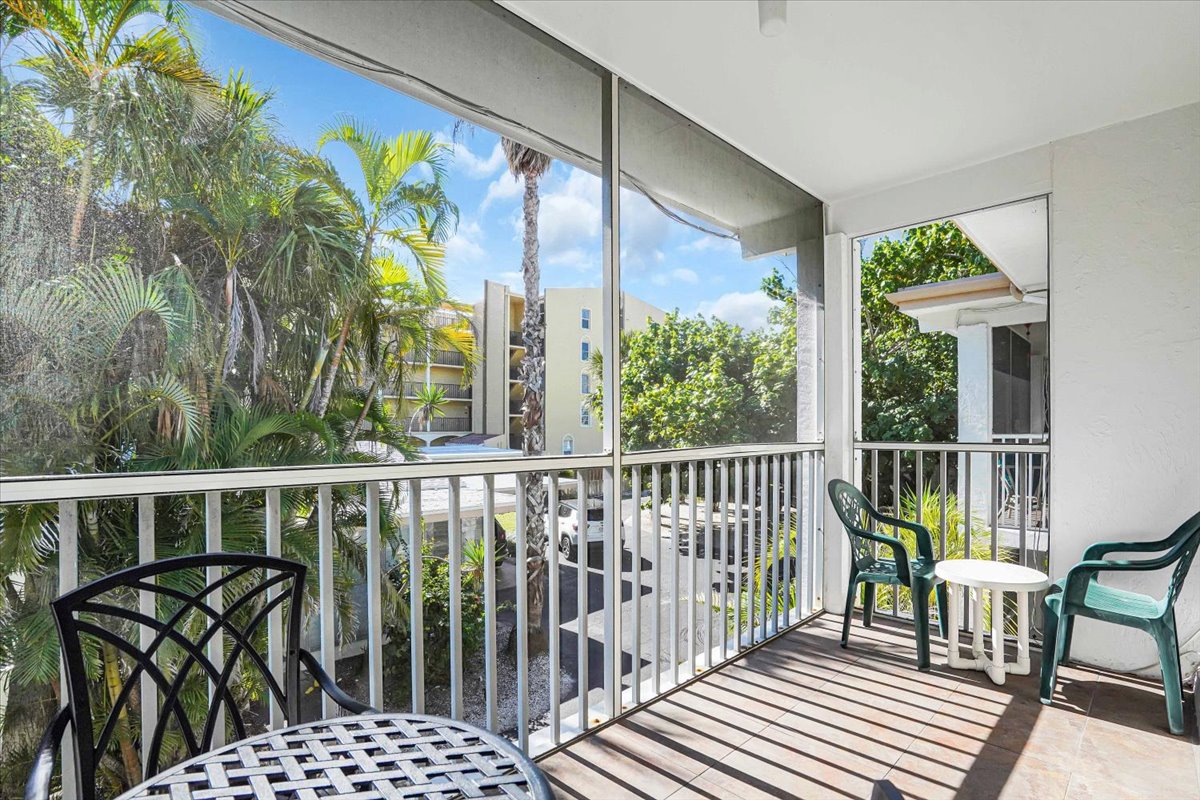 garden-unit-73-01-083-Unit-73-16